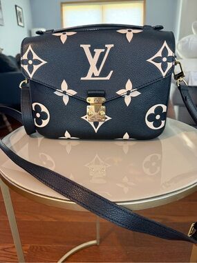 Louis Vuitton Black & Cream Monogram Pochette Metis Crossbody